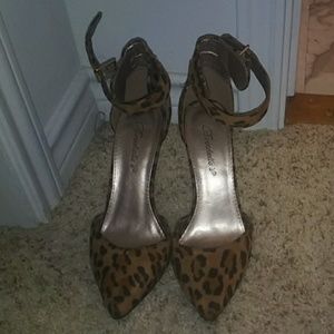 Printed size 7 closed high heels